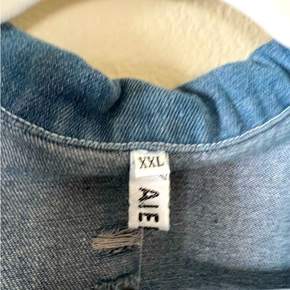 Women’s Jean Jacket patchwork size XXL. Boutique Brand New With Tags 🏷️ - Picture 5 of 7
